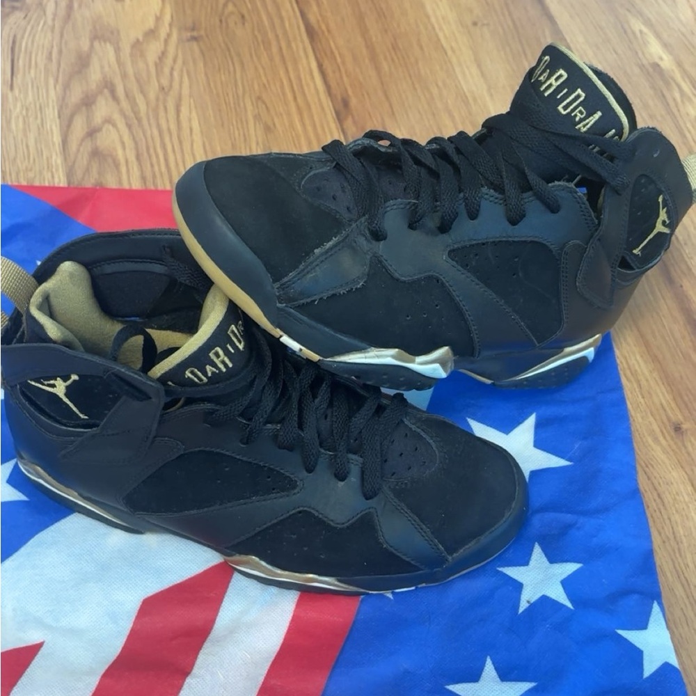 GOLDEN MOMENT PACK JORDAN RETRO 7S